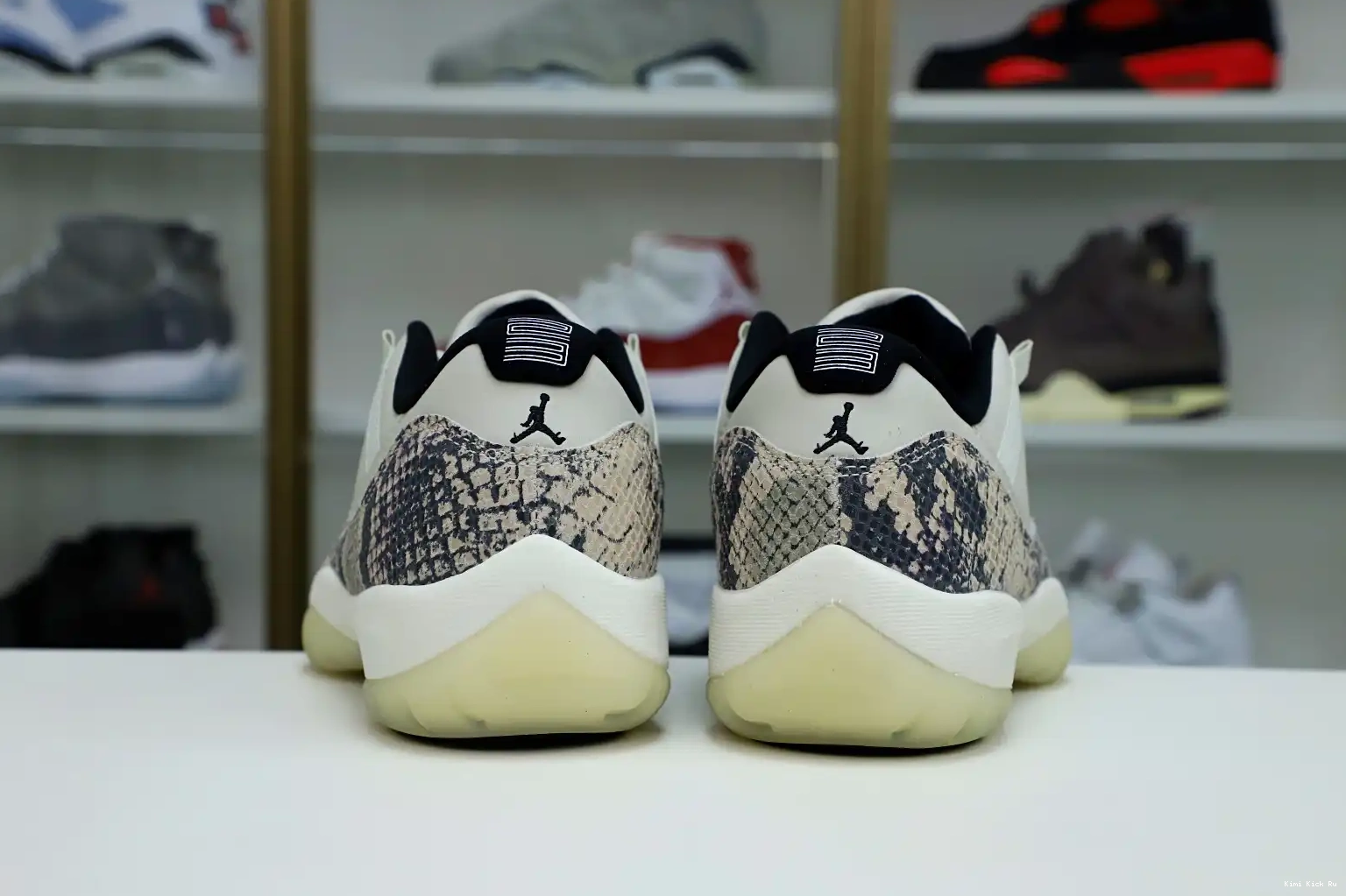 Kimikick BONE AIR SNAKESKIN LIGHT LOW 11 JORDAN 0419
